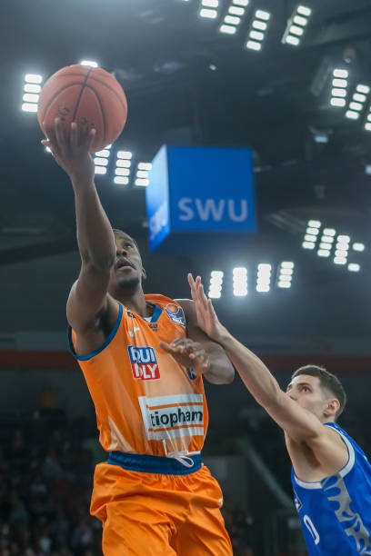 年轻才俊的 年轻才俊的