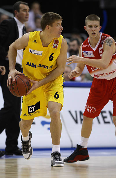 旗鼓相当 旗鼓相当